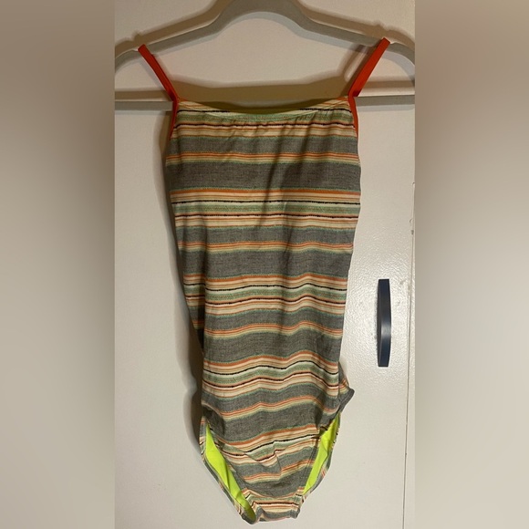 NWT Women’s One Piece Horizontal Striped Swimsuit Size XL - Picture 1 of 5